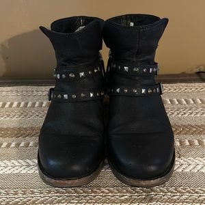 UGG Camile leather boots